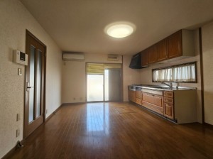 大阪市鶴見区横堤、中古一戸建ての居間画像です