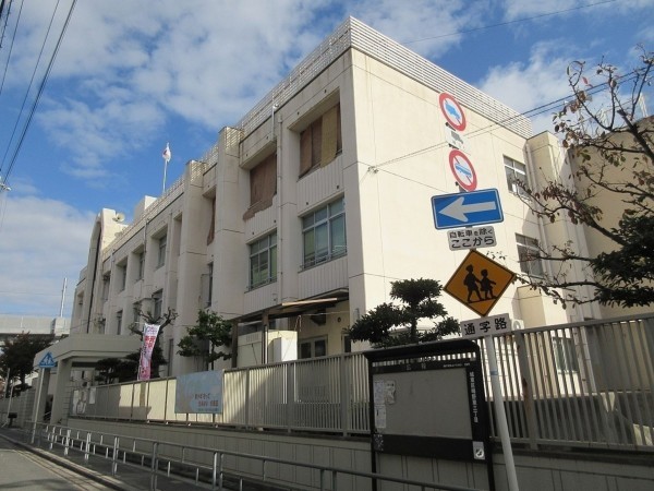 大阪市城東区天王田、中古一戸建ての小学校画像です