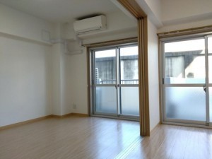 大阪市都島区大東町、マンションの居間画像です