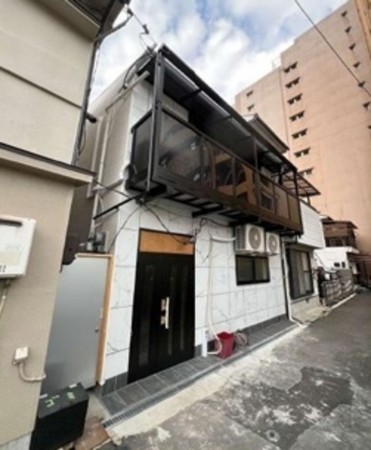 大阪市生野区中川、中古一戸建ての外観画像です