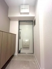 大阪市旭区高殿、マンションの玄関画像です