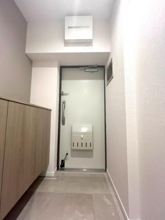 大阪市旭区高殿、マンションの玄関画像です