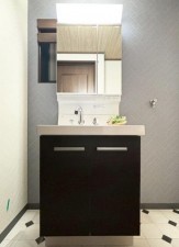 大阪市旭区高殿、中古一戸建ての洗面画像です