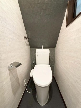 大阪市旭区高殿、中古一戸建てのトイレ画像です