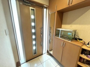 大阪市城東区諏訪、中古一戸建ての玄関画像です