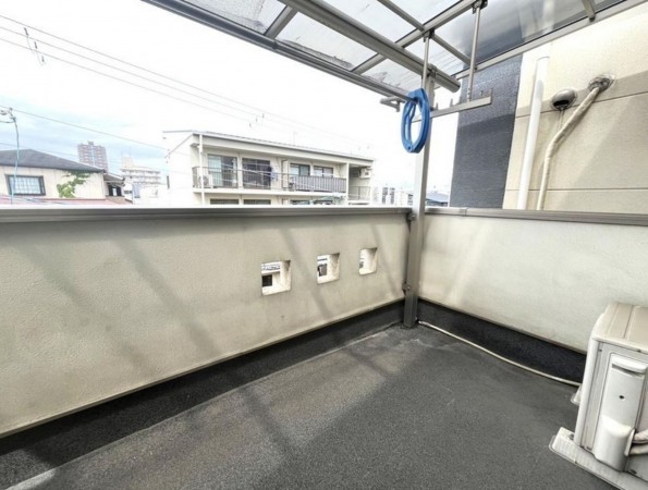 大阪市城東区諏訪、中古一戸建てのバルコニー画像です