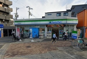 大阪市城東区成育、マンションのコンビニ画像です
