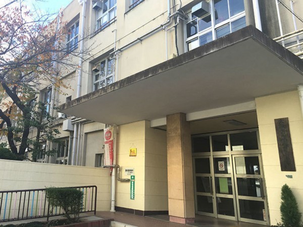 大阪市城東区成育、マンションの小学校画像です