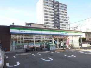 大阪市旭区大宮、マンションのコンビニ画像です