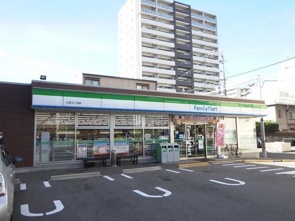 大阪市旭区大宮、マンションのコンビニ画像です