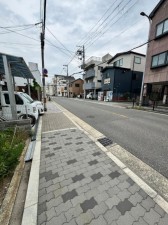 大阪市生野区田島、新築一戸建ての前面道路を含む現地写真画像です