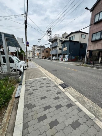 大阪市生野区田島、新築一戸建ての前面道路を含む現地写真画像です