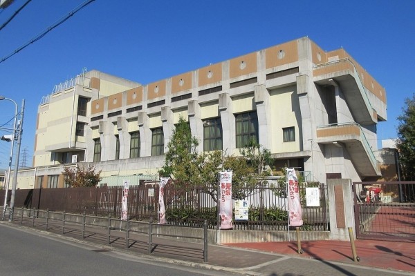 大阪市鶴見区安田、中古一戸建ての小学校画像です