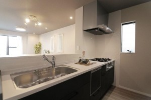 大阪市東成区大今里南、中古一戸建てのキッチン画像です