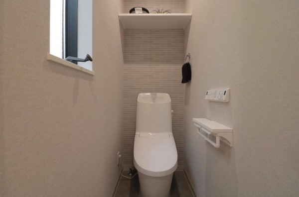 大阪市東成区大今里南、中古一戸建てのトイレ画像です