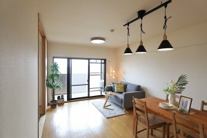 大阪市東成区玉津、マンションの居間画像です