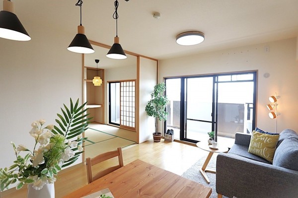 大阪市東成区玉津、マンションの居間画像です