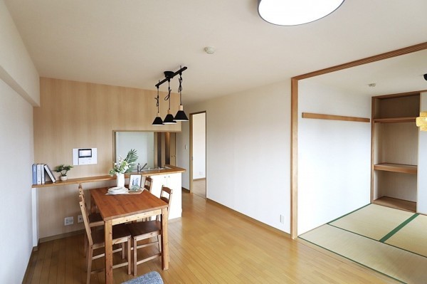 大阪市東成区玉津、マンションの居間画像です