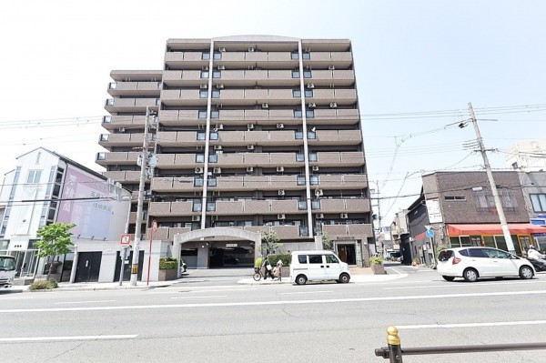 大阪市東成区玉津、マンションの外観画像です