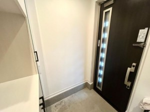 大阪市生野区生野西、中古一戸建ての玄関画像です