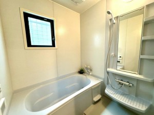 大阪市生野区巽中、中古一戸建ての風呂画像です