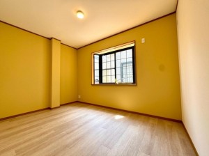大阪市生野区巽中、中古一戸建ての寝室画像です