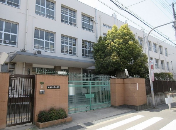 大阪市生野区巽中、中古一戸建ての小学校画像です