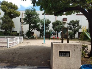大阪市城東区中央、マンションの公園画像です