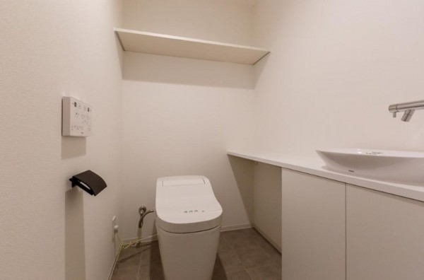 大阪市城東区中央、マンションのトイレ画像です