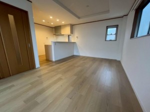 大阪市都島区毛馬町、中古一戸建ての居間画像です