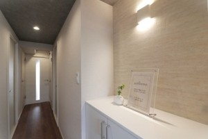 大阪市鶴見区諸口、マンションの玄関画像です