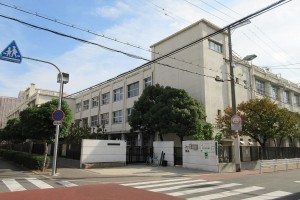 大阪市旭区新森、マンションの小学校画像です