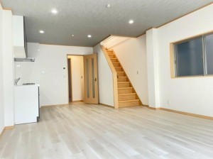 大阪市生野区桃谷、中古一戸建ての居間画像です