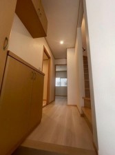 大阪市生野区桃谷、中古一戸建ての玄関画像です