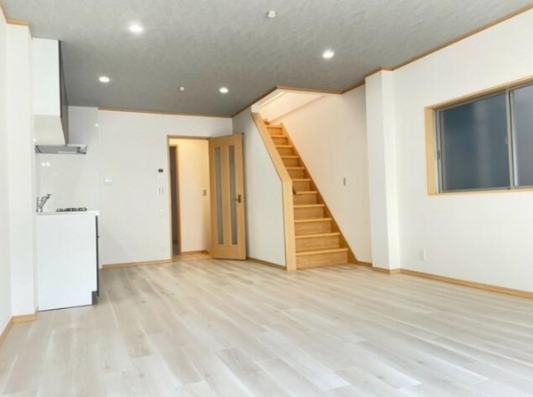 大阪市生野区桃谷、中古一戸建ての居間画像です