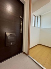 大阪市旭区新森、マンションの玄関画像です