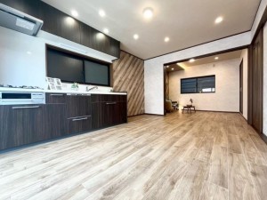 大阪市都島区高倉町、中古一戸建ての居間画像です