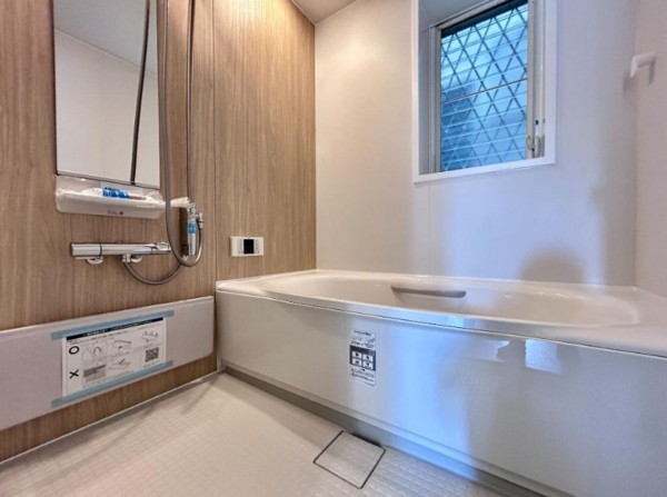 大阪市生野区舎利寺、中古一戸建ての風呂画像です