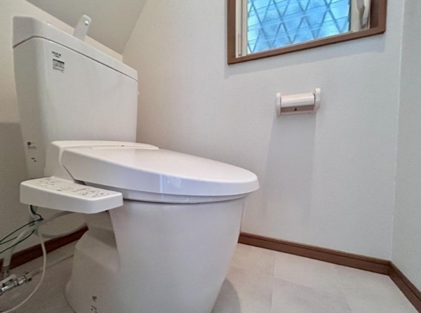 大阪市生野区舎利寺、中古一戸建てのトイレ画像です