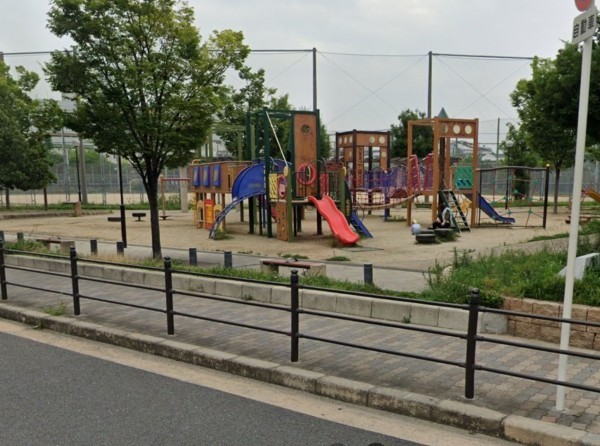 大阪市鶴見区今津北、マンションの公園画像です