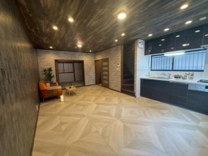 大阪市旭区清水、中古一戸建ての居間画像です