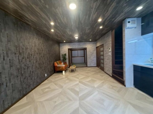 大阪市旭区清水、中古一戸建ての居間画像です