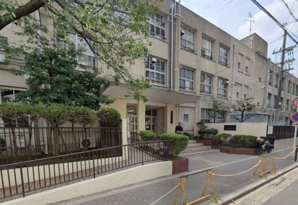 大阪市城東区成育、マンションの小学校画像です