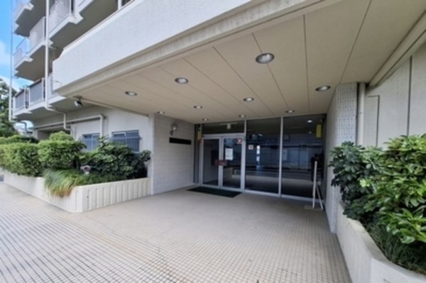 大阪市城東区成育、マンションのエントランス画像です