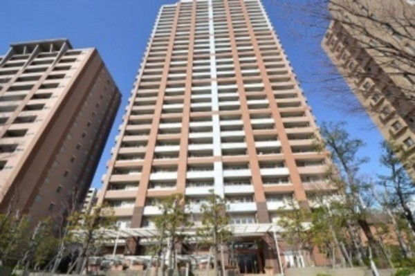 大阪市鶴見区放出東、マンションの外観画像です