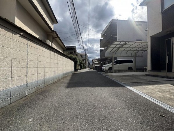 大阪市鶴見区横堤、中古一戸建ての前面道路を含む現地写真画像です
