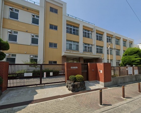 大阪市生野区巽北、中古一戸建ての小学校画像です