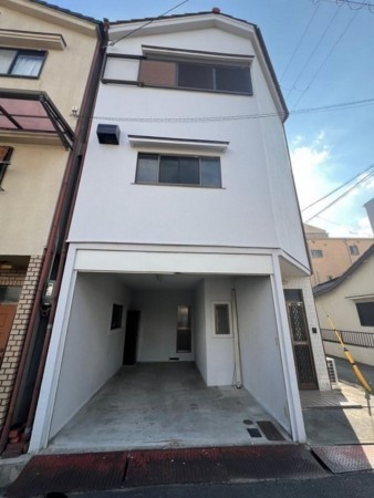 大阪市城東区今福南、中古一戸建ての駐車場画像です