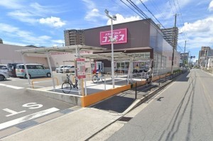 大阪市城東区古市、マンションのドラッグストア画像です