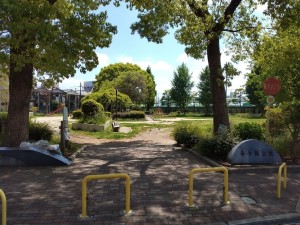 大阪市城東区今福南、マンションの公園画像です